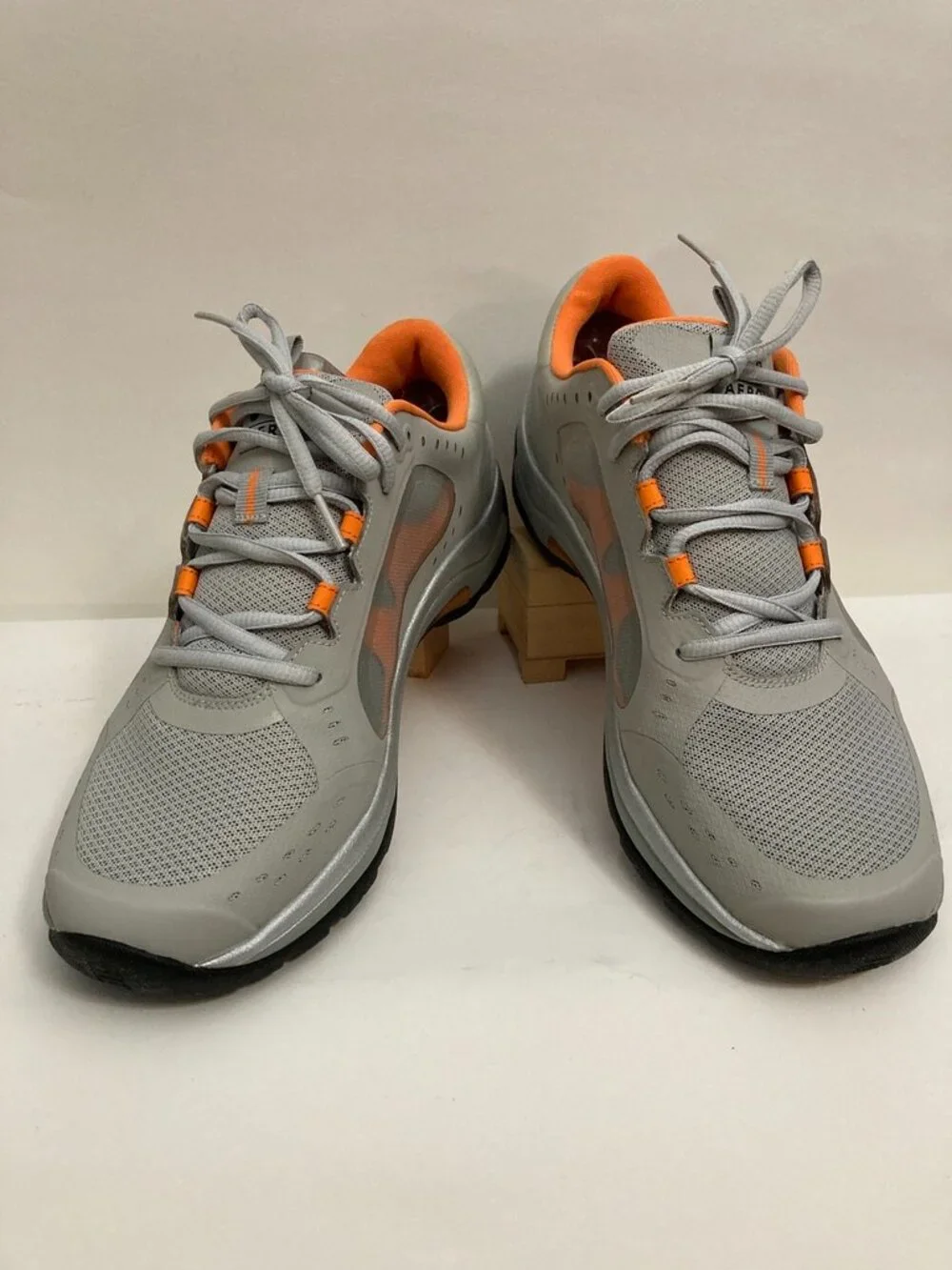 NWT Abeo Sneakers Grey and Orange Size 10